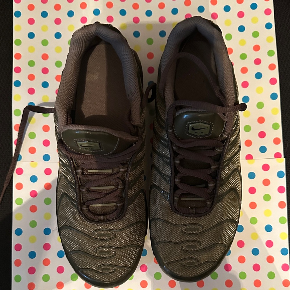 Nike TN Air Olive Athletic UNISEX Shoes 6Y